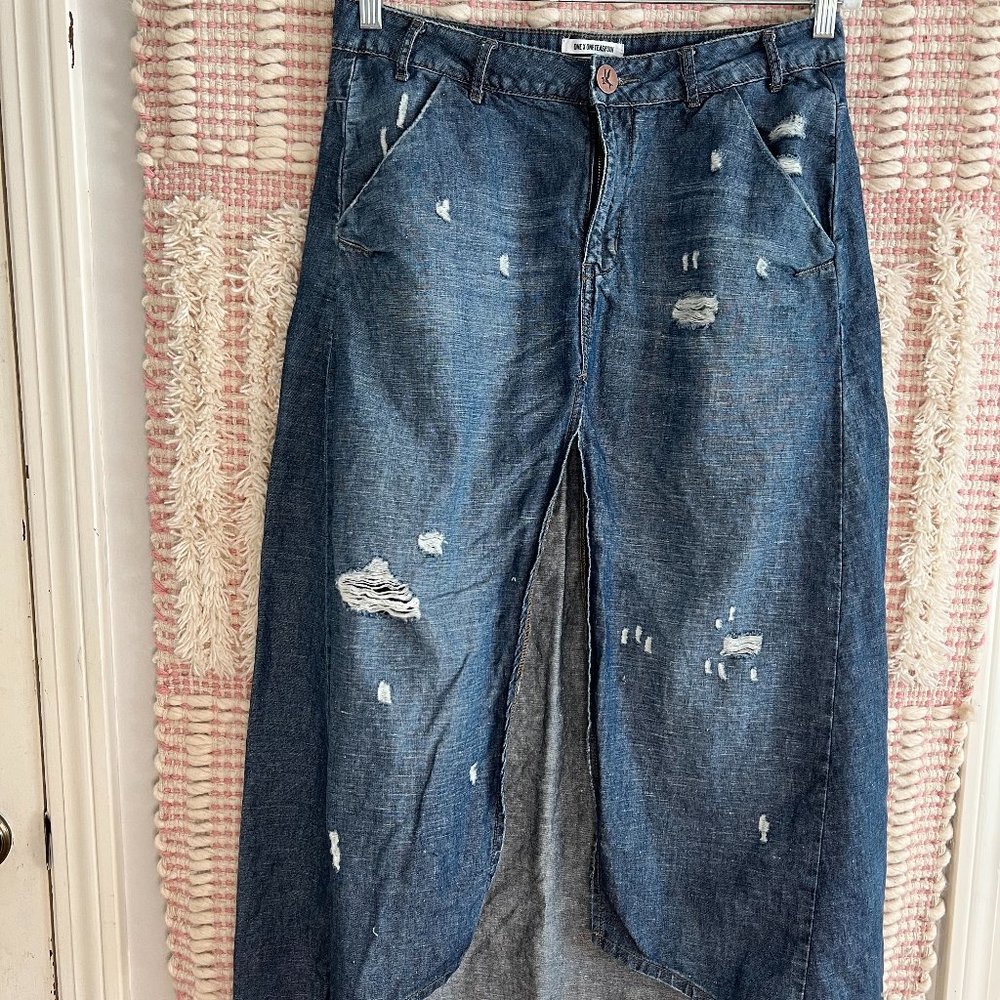One Teaspoon Mrs. Carter high-low destroyed denim skirt
